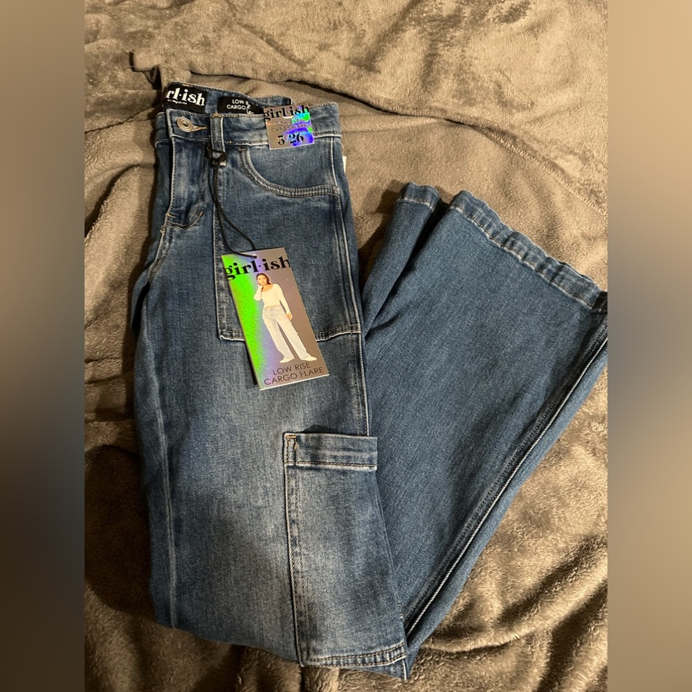 Girlish low rise cargo flare jean / 3/26 nwt